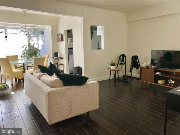 $2,300 | 1727 Massachusetts Avenue Northwest, Unit 102, Washington, DC 20036