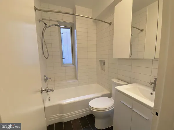 $2,300 | 1727 Massachusetts Avenue Northwest, Unit 102, Washington, DC 20036
