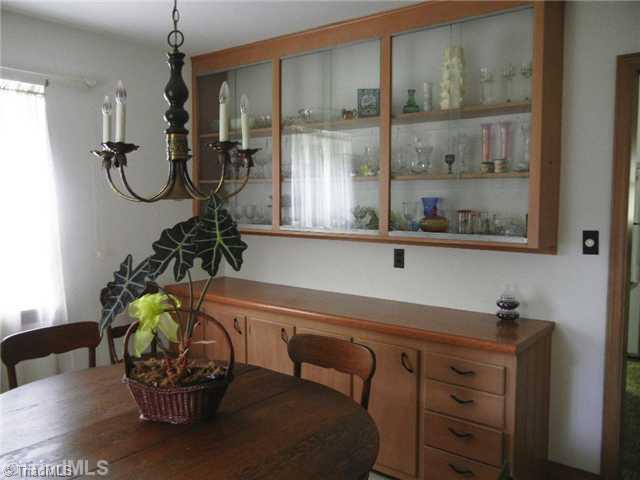 5285 Davis Road Walkertown, NC 27051 - Photo 4 of 13 Dining Room.