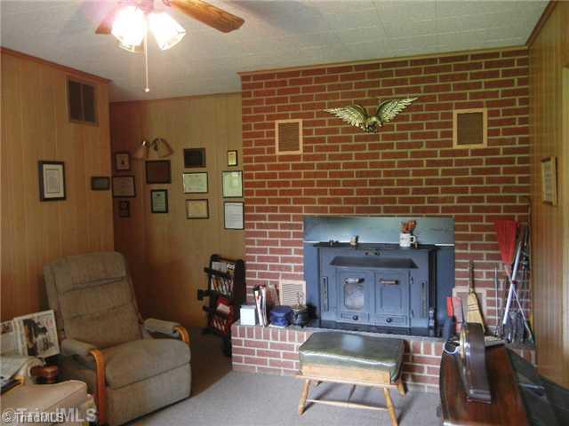 5285 Davis Road Walkertown, NC 27051 - Photo 5 of 13 Den/Family/Great Room.