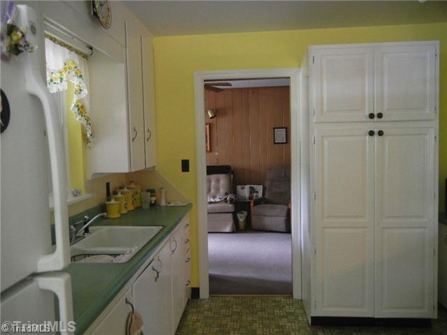 5285 Davis Road Walkertown, NC 27051 - Photo 7 of 13 Kitchen.
