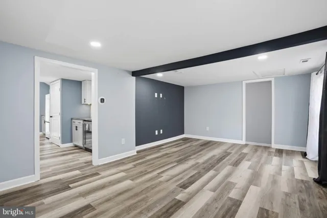 a view of a livingroom with wooden floor and entryway