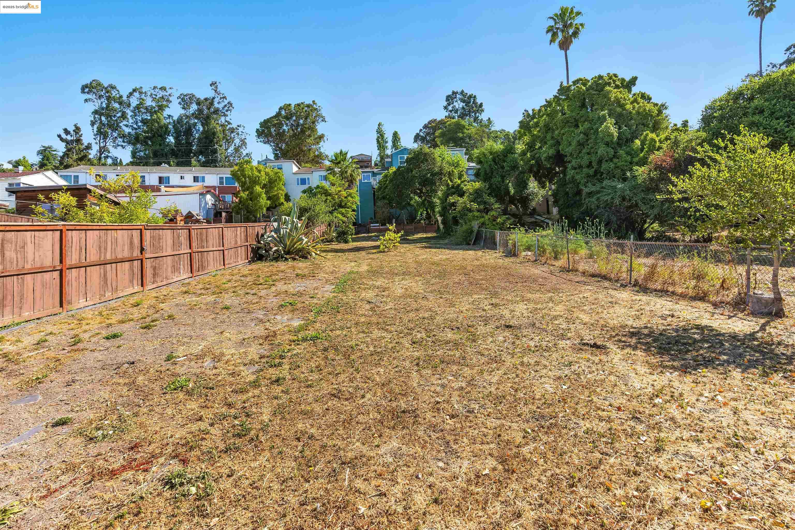 6623 Outlook Avenue Oakland, CA 94605 - Photo 28 of 38 View of yard