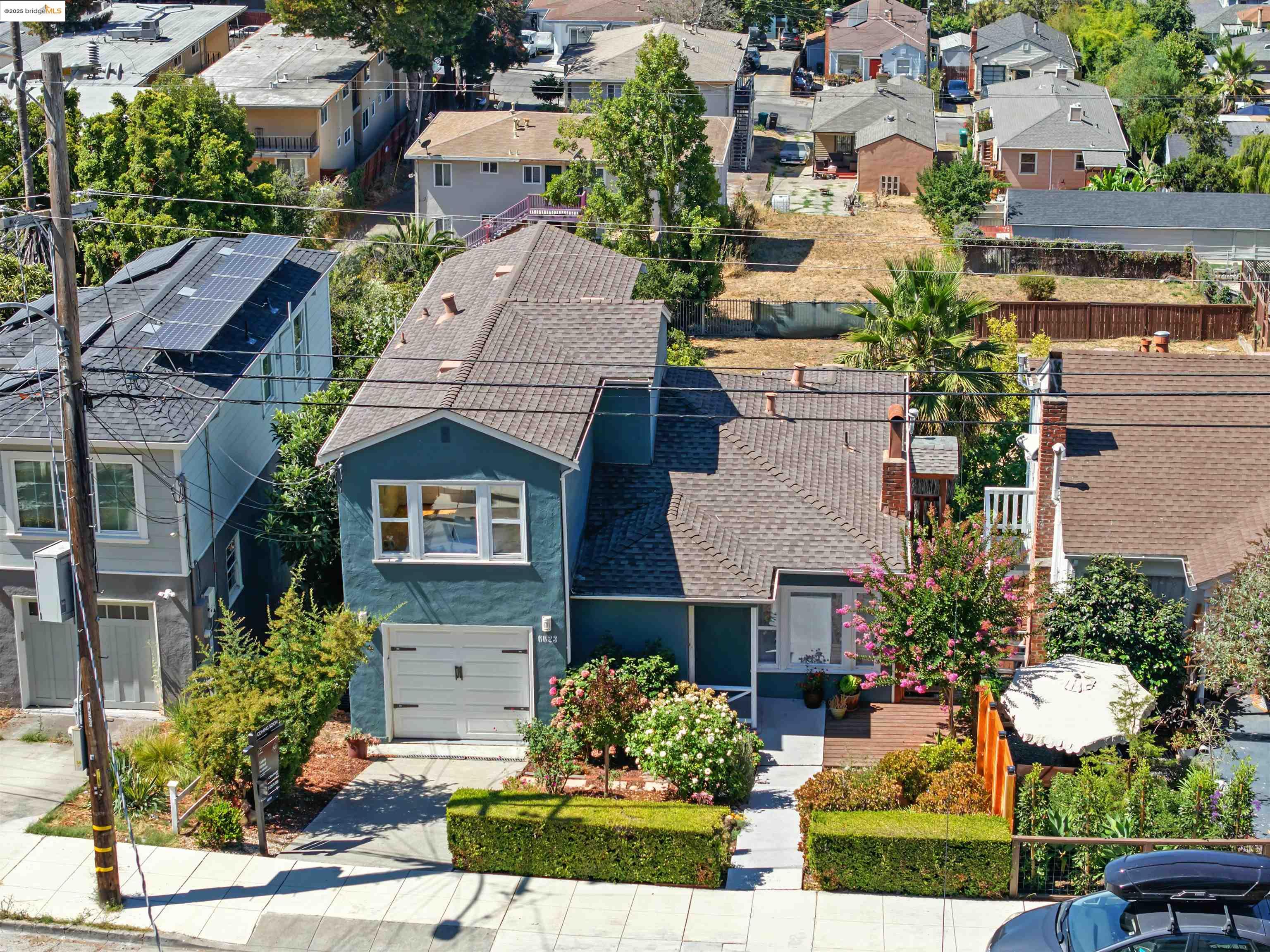 6623 Outlook Avenue Oakland, CA 94605 - Photo 29 of 38 Aerial perspective of suburban area