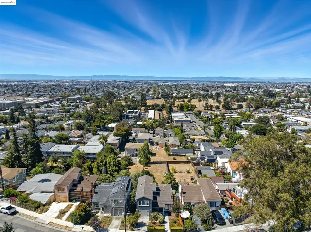 $765,000 | 6623 Outlook Avenue, Oakland, CA 94605