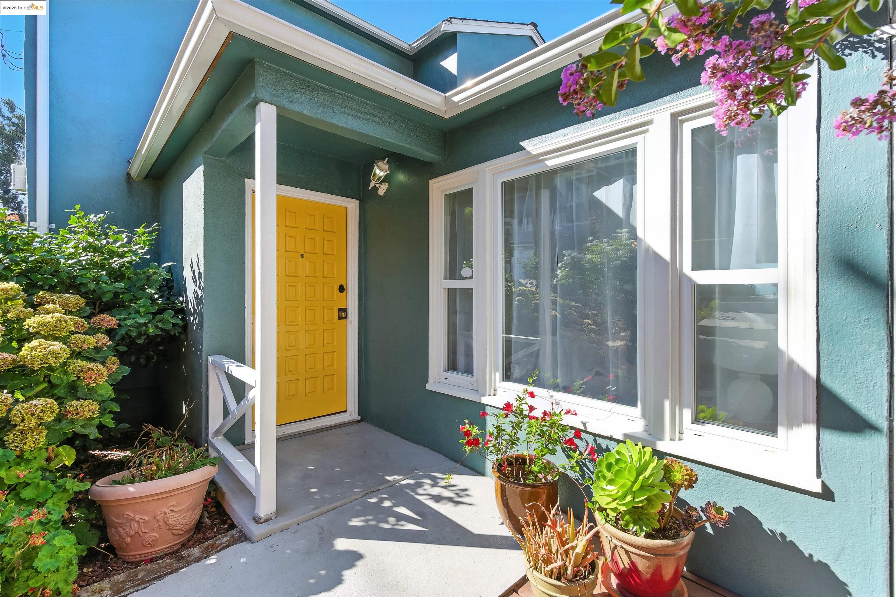 6623 Outlook Avenue Oakland, CA 94605 - Photo 4 of 38 Property entrance with stucco siding