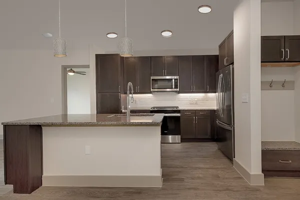 $2,650 | 8900 Six Pines Drive, Unit 853, The Woodlands, TX 77380