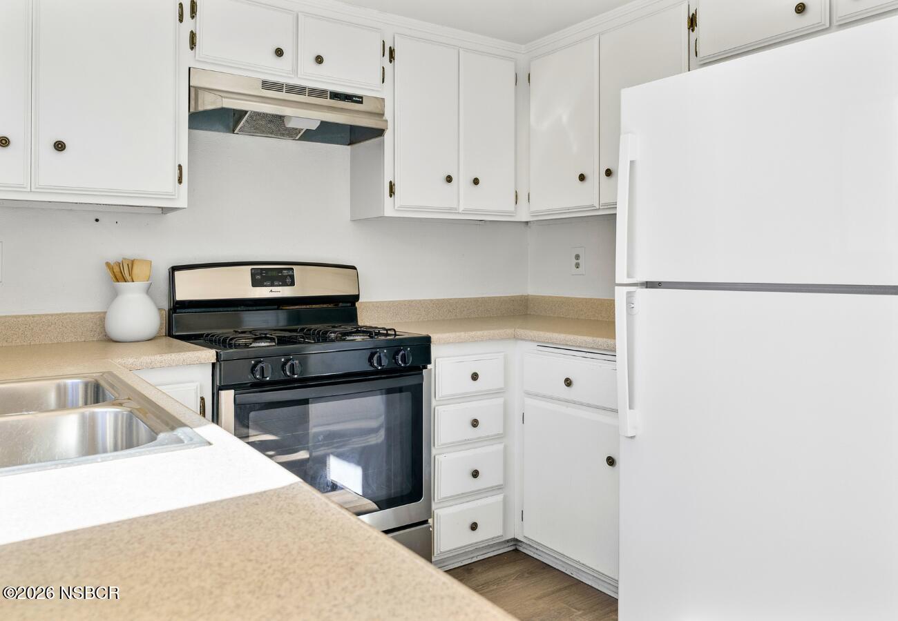 1204 East Walnut Avenue, Unit B Lompoc, CA 93436 - Photo 14 of 31 40