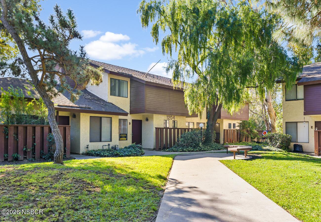 1204 East Walnut Avenue, Unit B Lompoc, CA 93436 - Photo 5 of 31 32