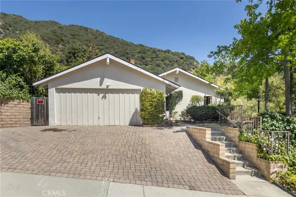 $1,769,000 | 2115 Normanton Drive, La Canada Flintridge, CA 91011