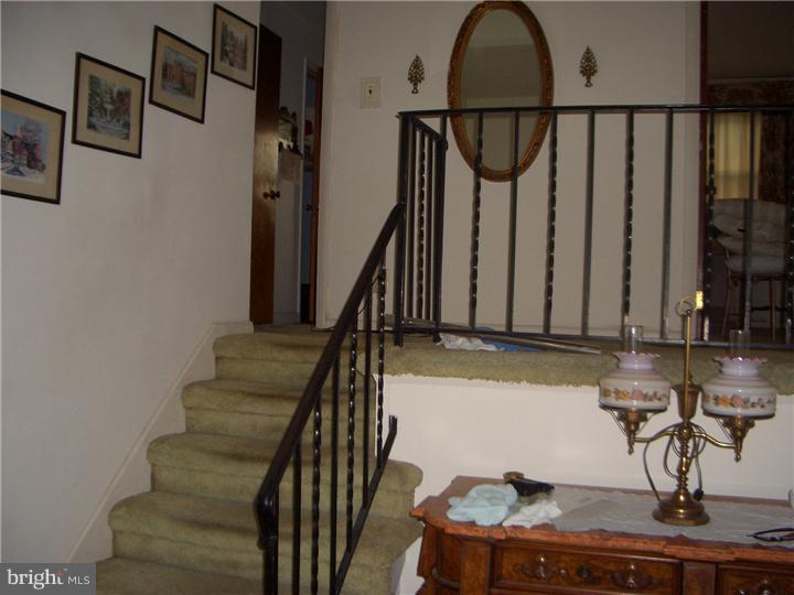 211 Moyer Road Chalfont, PA 18914 - Photo 4 of 8 Hallway