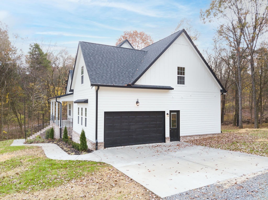 685 Wallace Road Gallatin, TN 37066 - Photo 13 of 64 a front view of a house with a yard and garage