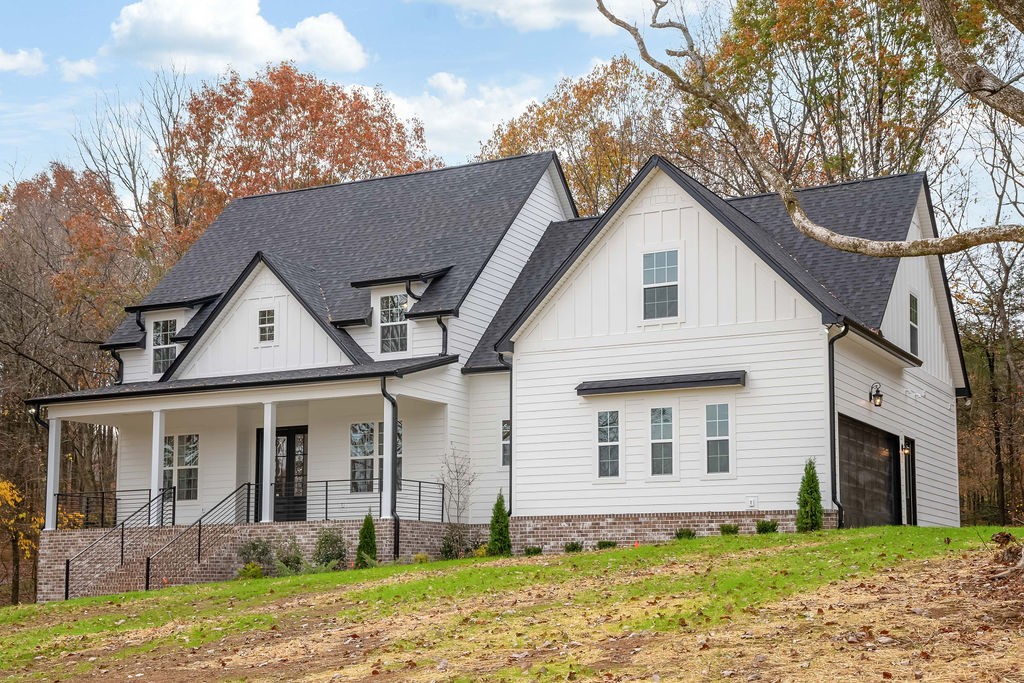 685 Wallace Road Gallatin, TN 37066 - Photo 16 of 64 a view of a house with a yard