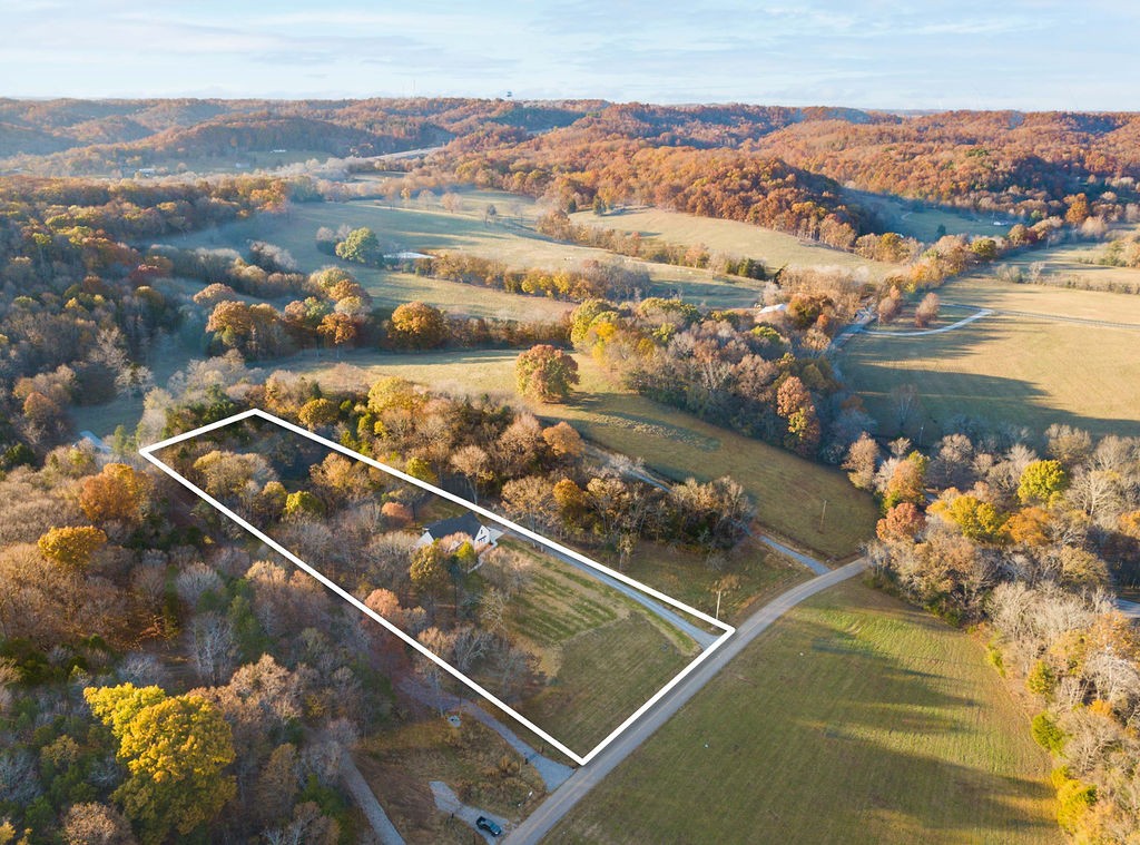 685 Wallace Road Gallatin, TN 37066 - Photo 2 of 64 3.48 Acres with a pond.