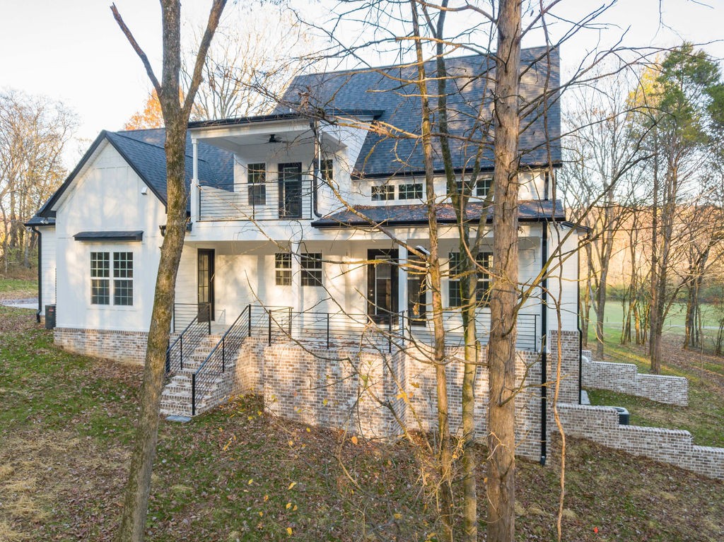 685 Wallace Road Gallatin, TN 37066 - Photo 9 of 64 front view of a house with a yard