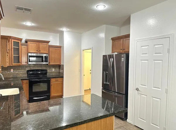 $2,650 | 7706 South 24th Drive, Phoenix, AZ 85041