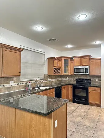 $2,650 | 7706 South 24th Drive, Phoenix, AZ 85041