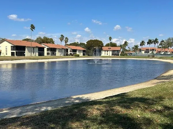 $250,000 | 10415 South Circle Lake Drive, Unit 201, Boynton Beach, FL 33437