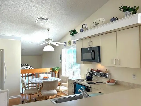 $250,000 | 10415 South Circle Lake Drive, Unit 201, Boynton Beach, FL 33437