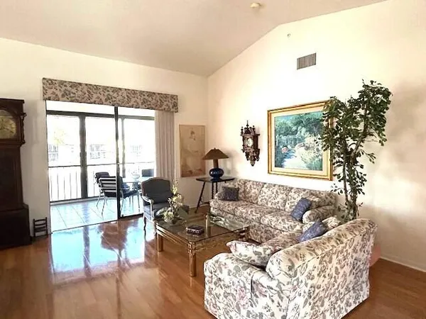 $250,000 | 10415 South Circle Lake Drive, Unit 201, Boynton Beach, FL 33437