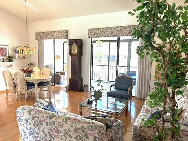 $250,000 | 10415 South Circle Lake Drive, Unit 201, Boynton Beach, FL 33437