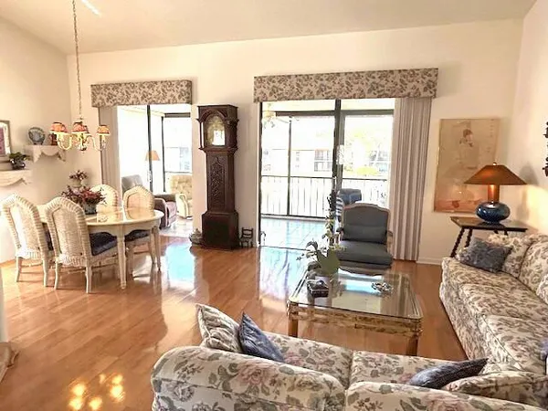 $250,000 | 10415 South Circle Lake Drive, Unit 201, Boynton Beach, FL 33437