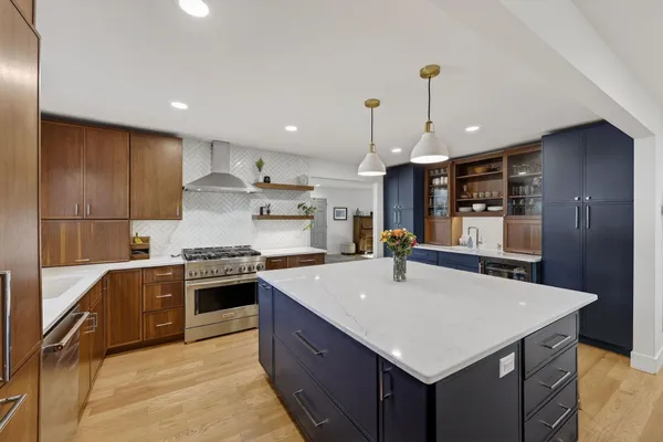 $895,000 | 5609 Winnequah Trail, Monona, WI 53716