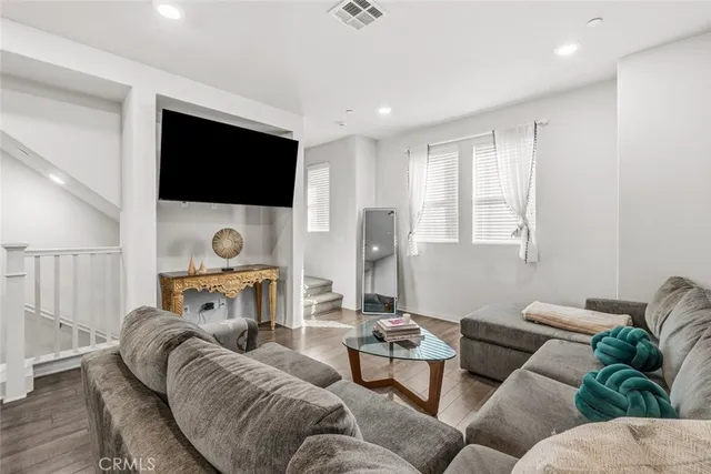 $715,000 | 7214 North Chestnut Lane, Van Nuys, CA 91405