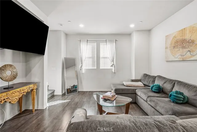 $715,000 | 7214 North Chestnut Lane, Van Nuys, CA 91405