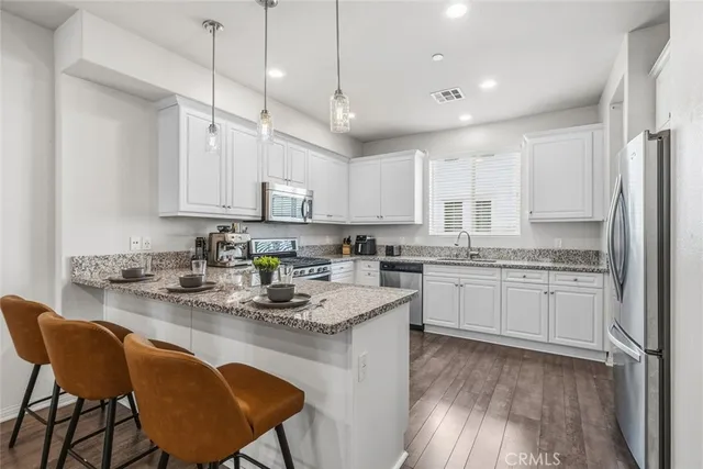 $715,000 | 7214 North Chestnut Lane, Van Nuys, CA 91405