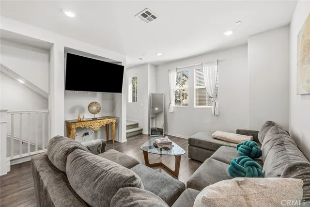 $715,000 | 7214 North Chestnut Lane, Van Nuys, CA 91405