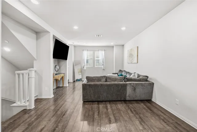 $715,000 | 7214 North Chestnut Lane, Van Nuys, CA 91405