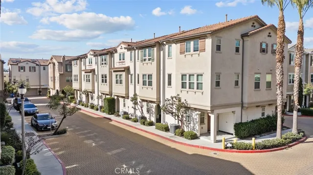 $715,000 | 7214 North Chestnut Lane, Van Nuys, CA 91405