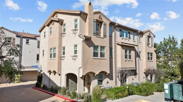 $715,000 | 7214 North Chestnut Lane, Van Nuys, CA 91405