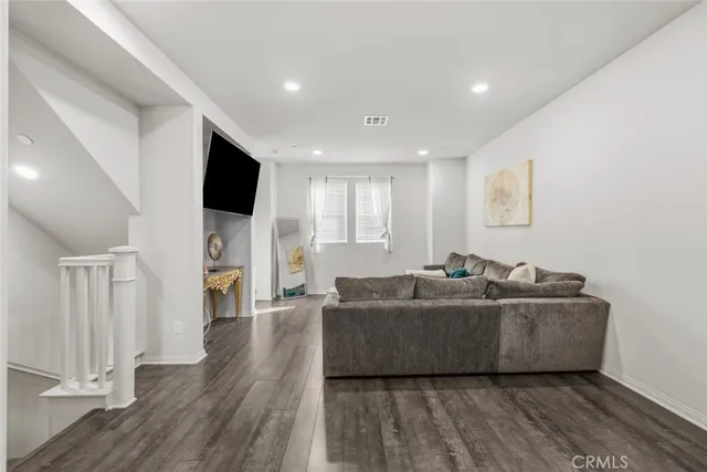 $715,000 | 7214 North Chestnut Lane, Van Nuys, CA 91405