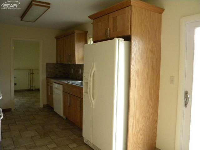 3105 West Lansing Road Perry, MI 48872 - Photo 3 of 25 20459869-2.JPG
