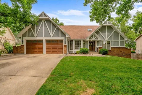 $590,000 | 8408 West 115th Street, Overland Park, KS 66210