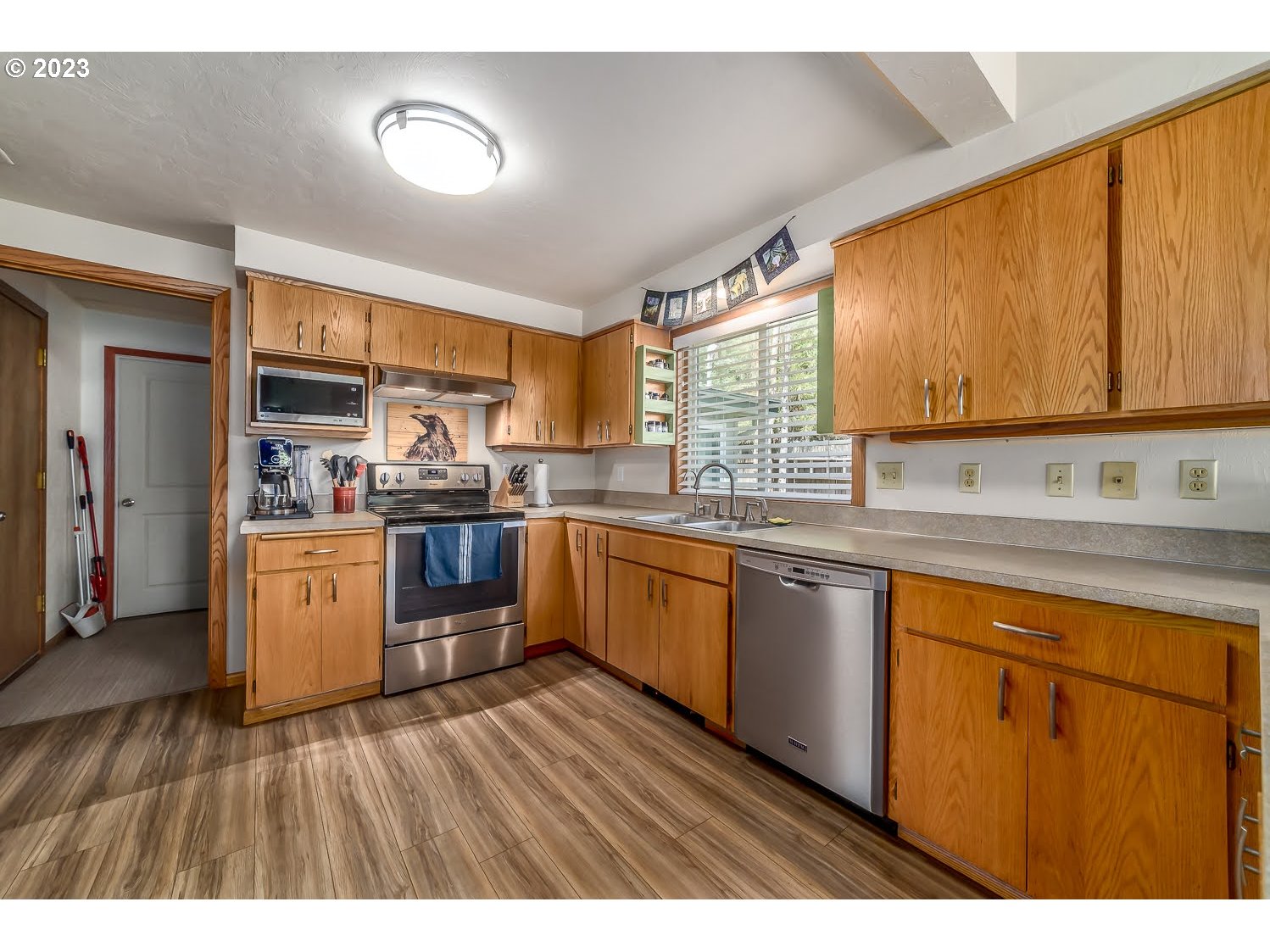 491 Winston Place Springfield, OR 97477 - Photo 17 of 34 Kitchen