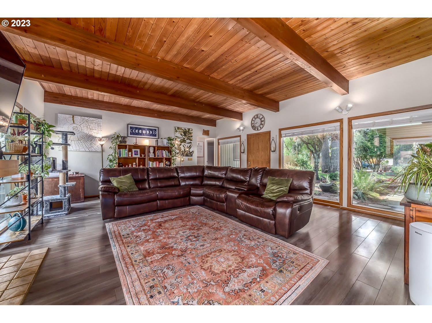 491 Winston Place Springfield, OR 97477 - Photo 8 of 34 Living Room