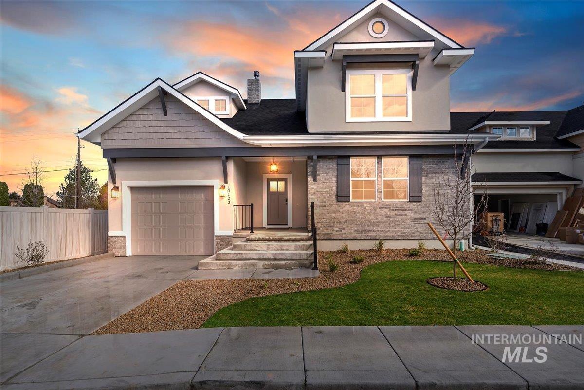 10123-10121 West McMillan Rd