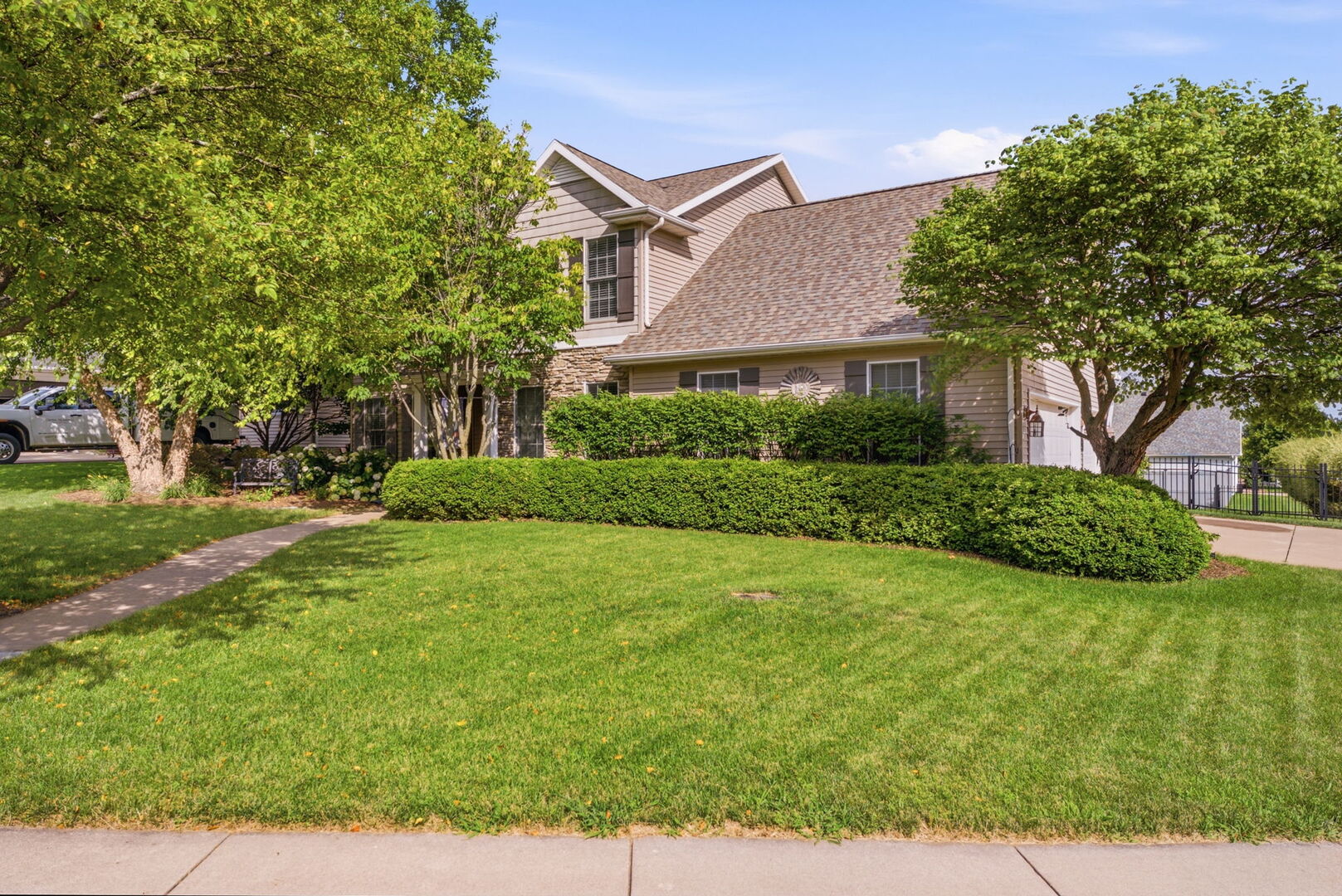 5679 Appleton Road Bettendorf, IA 52722 - Photo 2 of 40