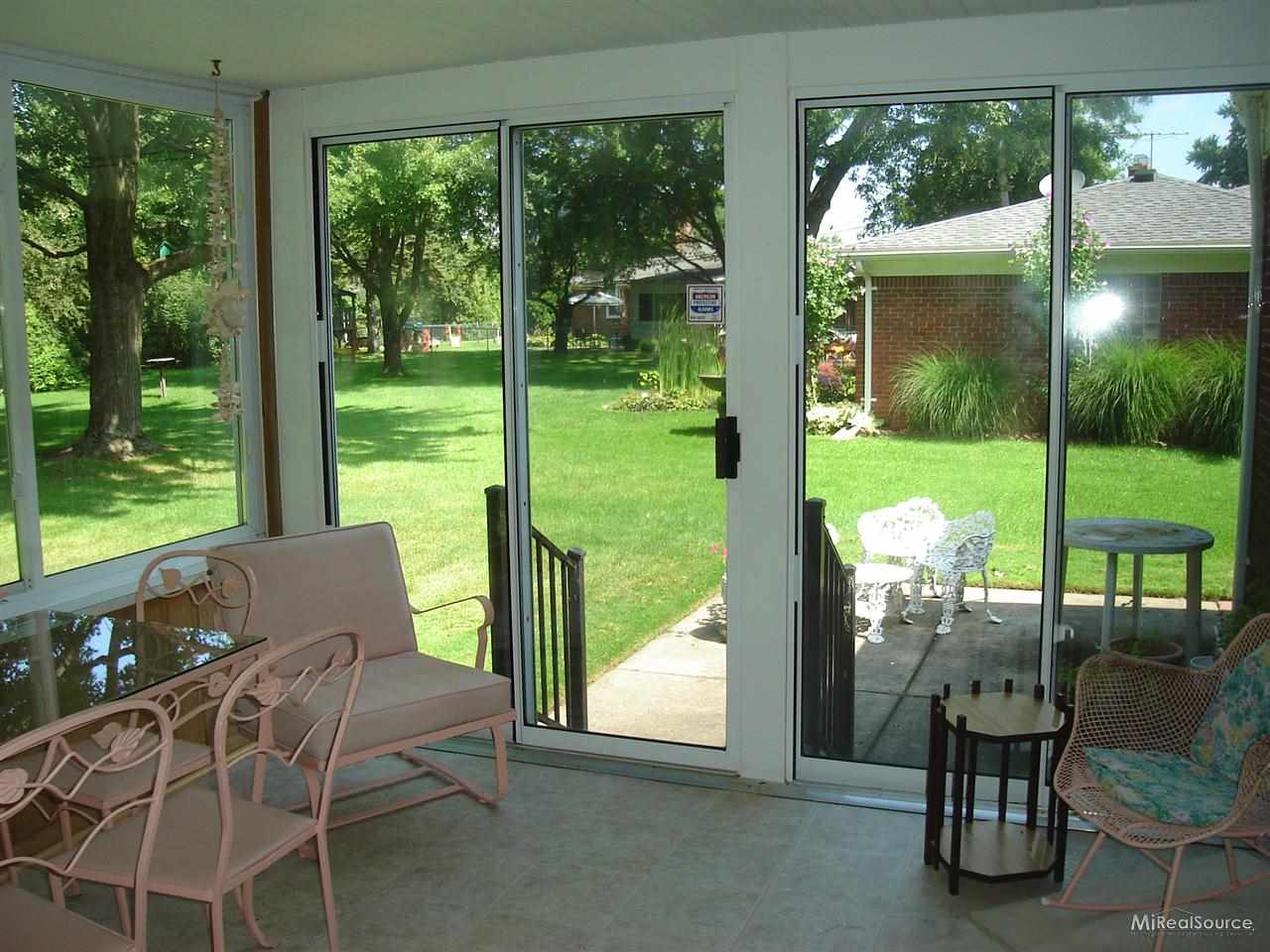19799 West Ida Grosse Pointe, MI 48236 - Photo 19 of 28 31160210-18.JPG