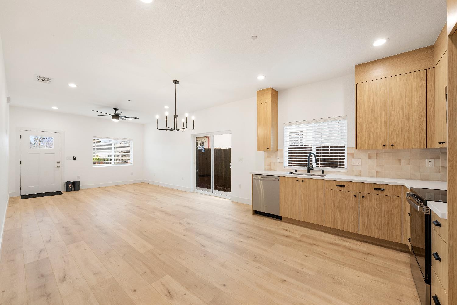 3912 Elm Street Sacramento, CA 95838 - Photo 11 of 41