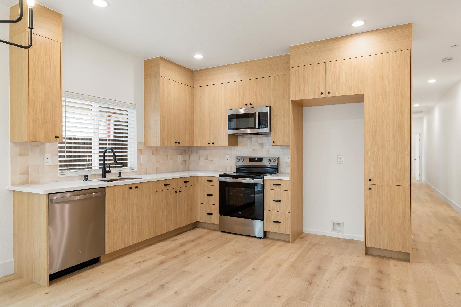 3912 Elm Street Sacramento, CA 95838 - Photo 8 of 41