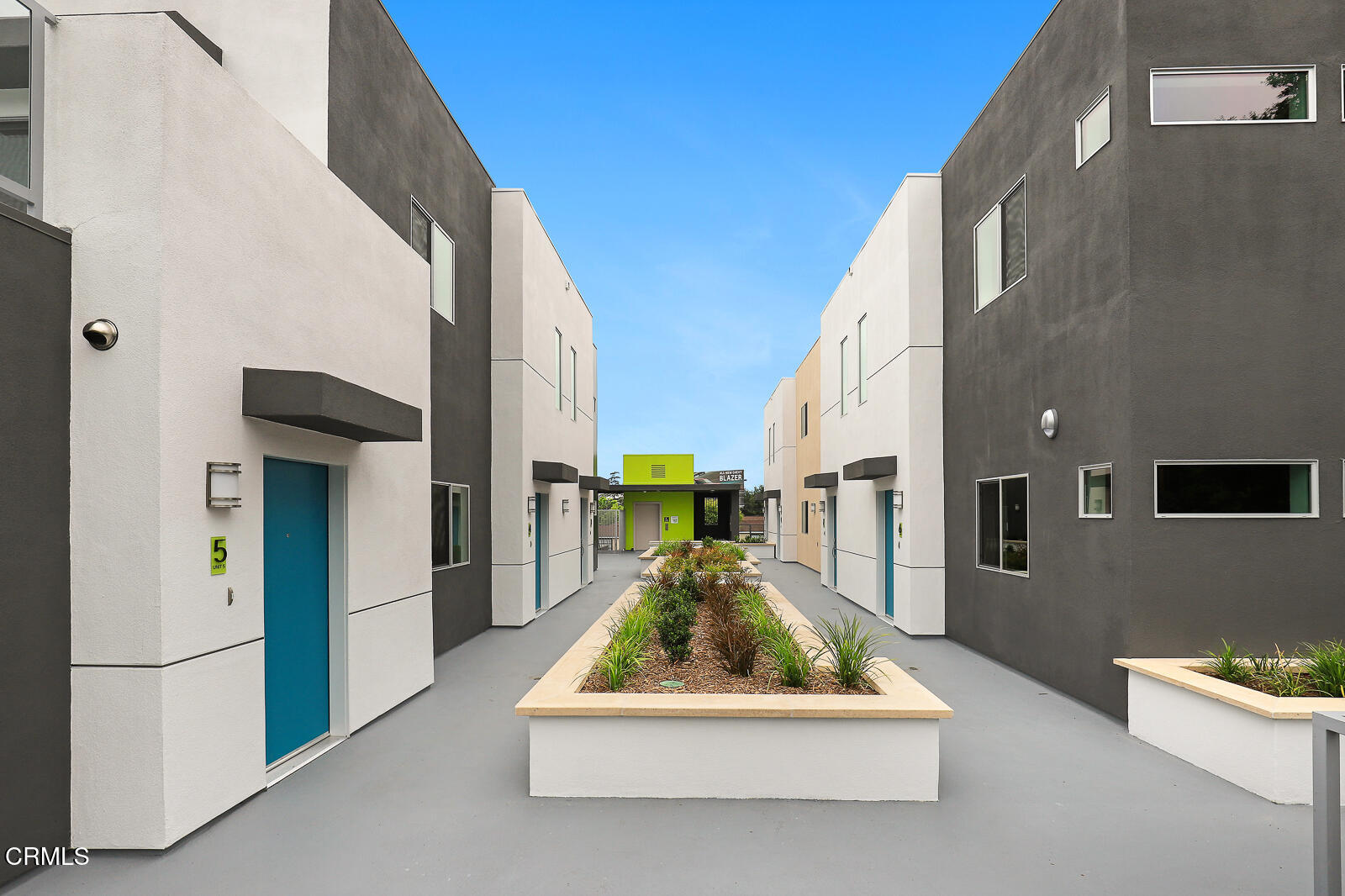 2000 Lake Avenue, Unit 8 Altadena, CA 91001 - Photo 5 of 19 a living room with furniture