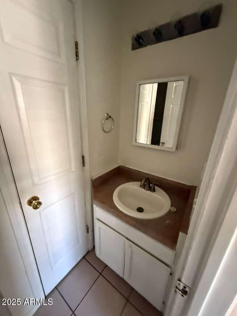 712 East 17th Street, Unit B Douglas, AZ 85607 - Photo 17 of 20 a bathroom with a sink and a mirror