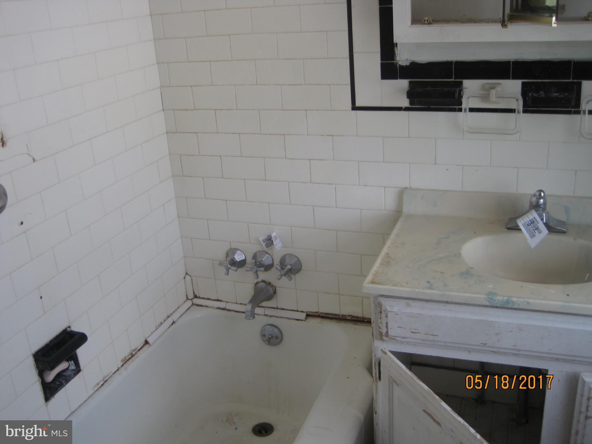 4012 Dorchester Road Baltimore, MD 21207 - Photo 11 of 13 Bath