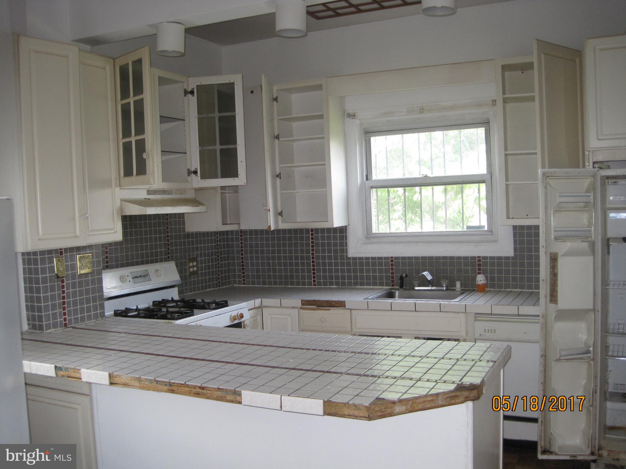 4012 Dorchester Road Baltimore, MD 21207 - Photo 6 of 13 Kitchen