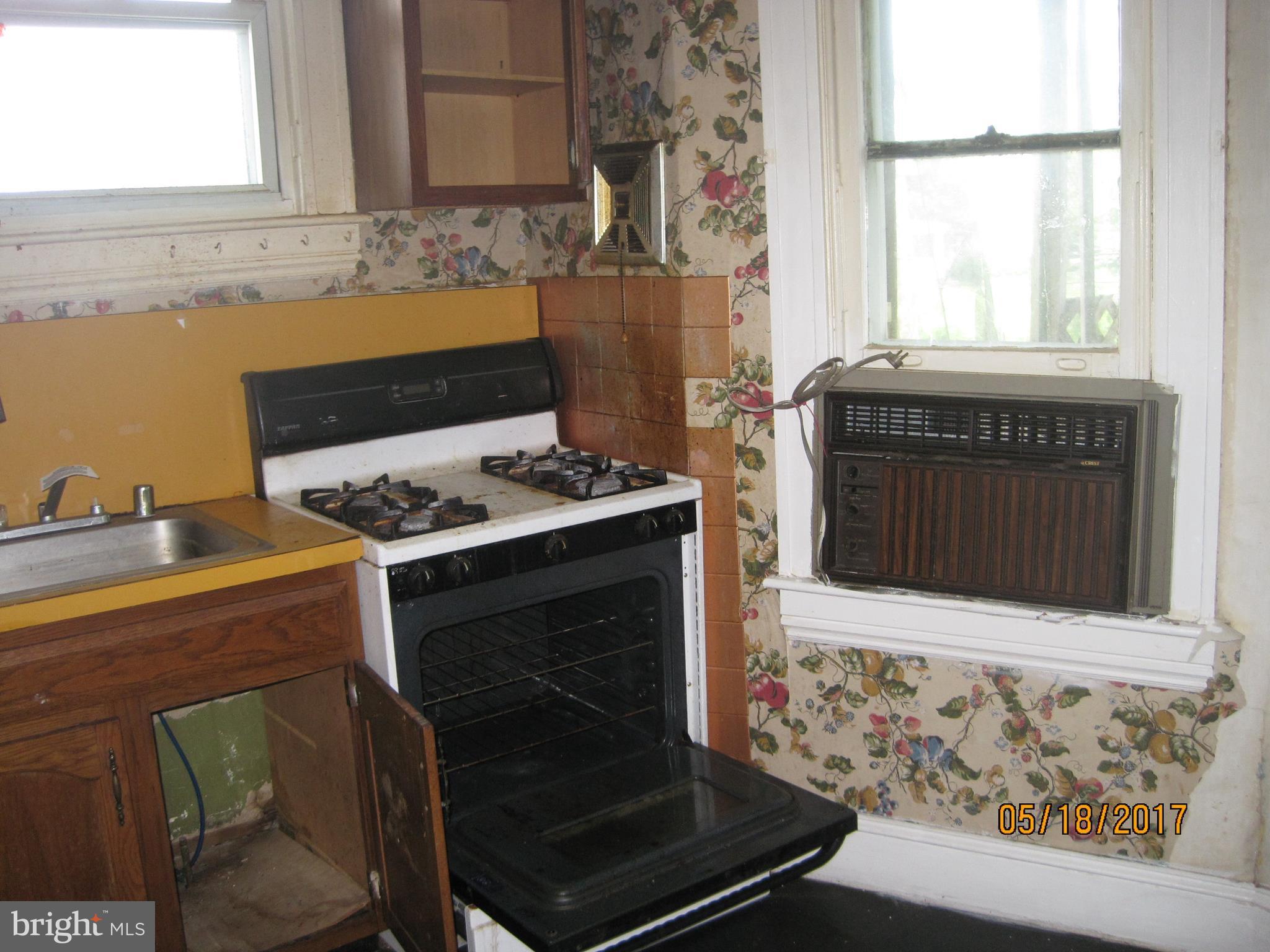 4012 Dorchester Road Baltimore, MD 21207 - Photo 10 of 13 Kitchen