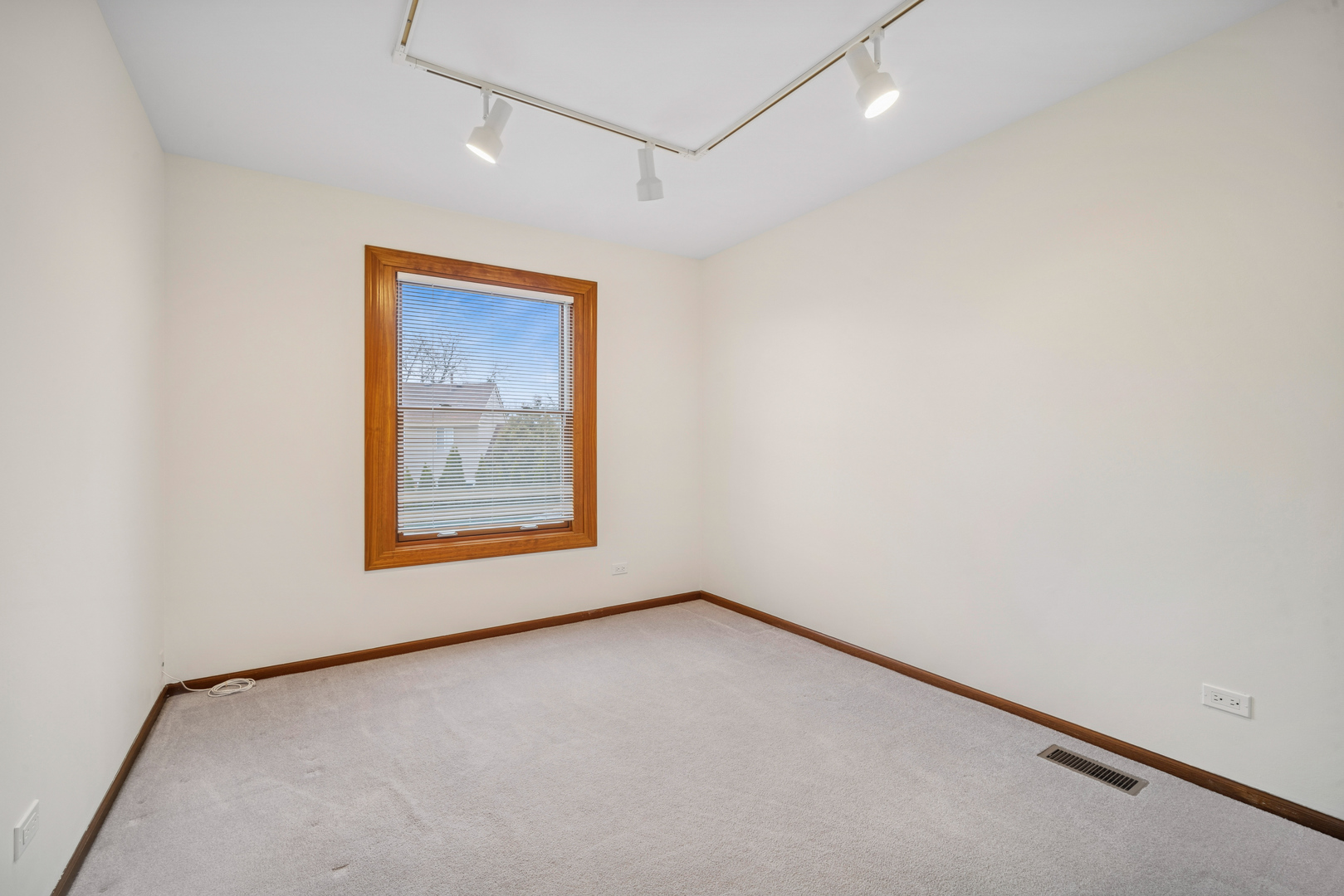 105 Red Cedar Drive Streamwood, IL 60107 - Photo 21 of 37